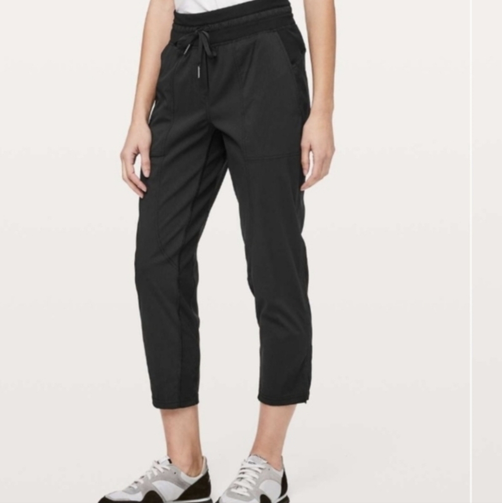 Lululemon Studio Crop Tapered Pants Lightly Striped Size 6